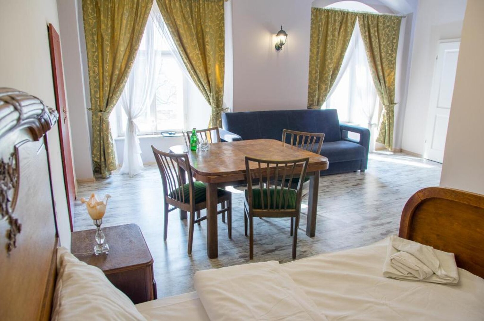 Jednopokojowy apartament z sofą (nr 12) Jednopokojowy apartament z sofą (nr 12)